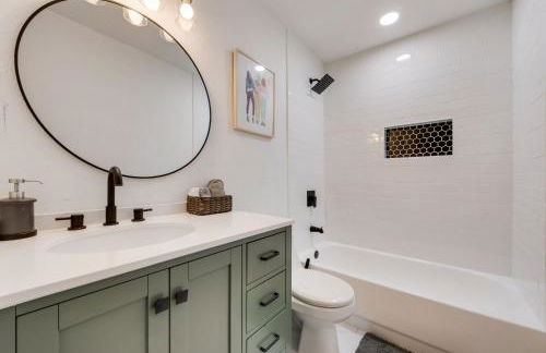 Cozy 5BR Pool House with Hot Tub Near The Lake - Foto 6