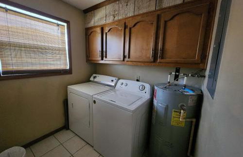 Spacious Beach House Steps to Sand - Foto 37