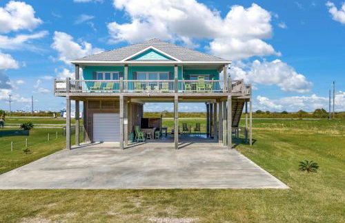 Walk to Shore Crystal Beach Escape with Deck and Bar! - Foto 35