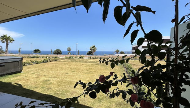 Impeccable 2-bed Apartment in Camarate Hills - Foto 5, Jardines del alojamiento