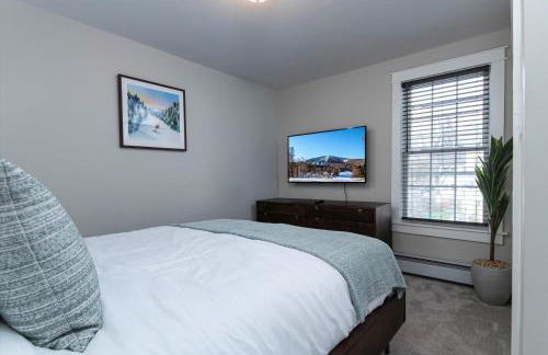 Updated Family-sized Home in Heart of Rutland, Near Slopes, EV Level 2, Hot Tub - Photo 18