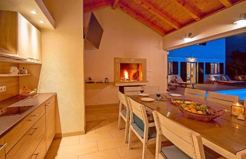VILLA STOZAK, private heated pool, cinema room and sauna, 7 km from beach - Photo 39