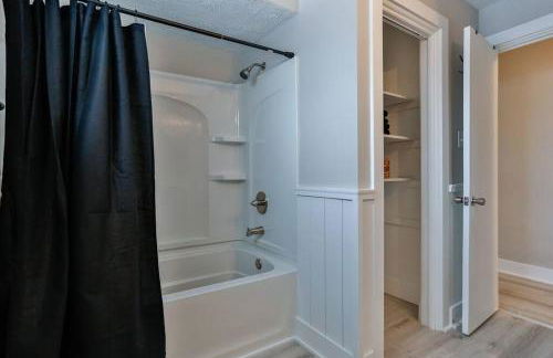 Steps to the HOF-Football Fans Dream Stay - Foto 6