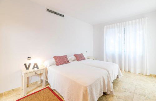 Preciosa villa con piscina, jardín y vistas al mar WIFI - Foto 40