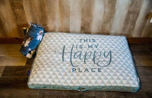 Rustic Chic Alabama Cabin w Loft Fire Pit Pet Friendly Fenced Yard Lake Guntersville - Coco Chateau - Foto 36