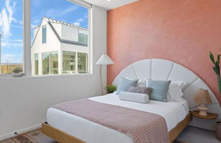 Sleeps 32 Private Compound w Putting Green Bouldin Collective by AvantStay - Foto 34