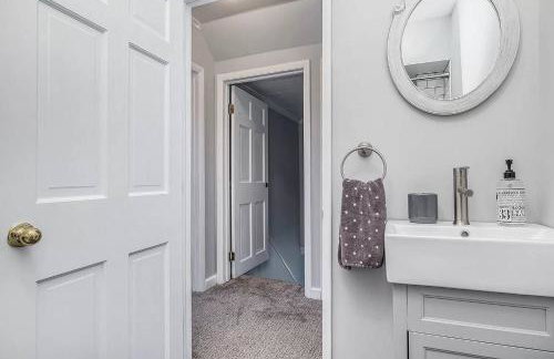 Newly Renovated Cottage 5 mins from Beach! - Foto 23