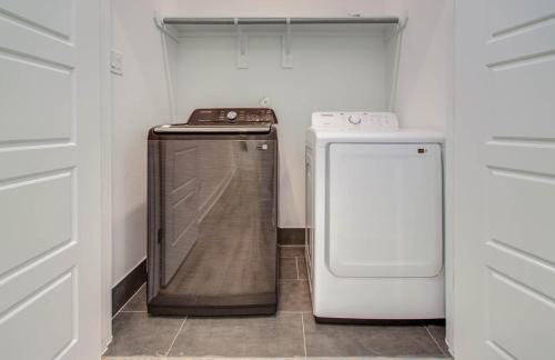 Modern getaway near downtown and airport - Foto 24