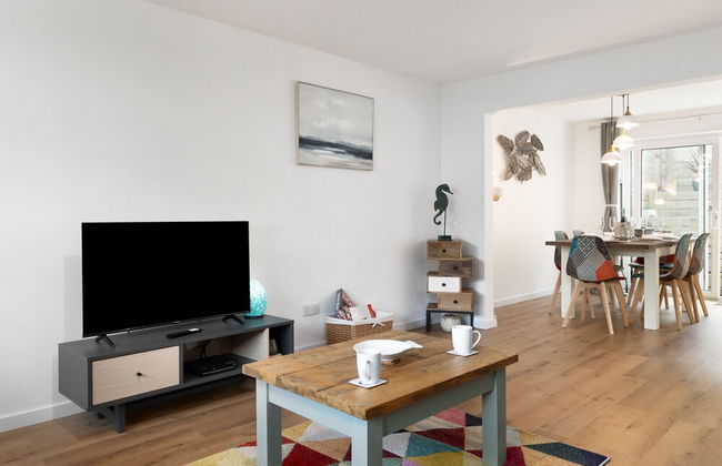 Ty Hapus - Close to Beach and Town - Photo 1