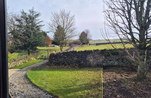 Charming 1 bed Peak District Barn Conversion - Photo 4