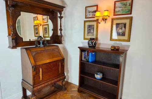 Swan Cottage 2-Bedroom-Netflix-Parking-Nature-Canal - Photo 17