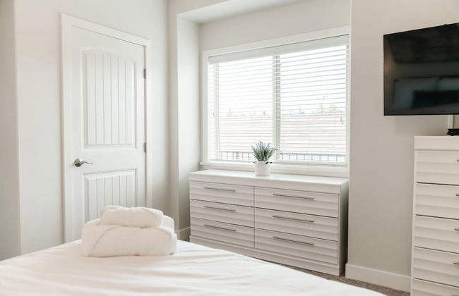 Lakefront Beachfront top Floor Condo w Pool - Photo 9