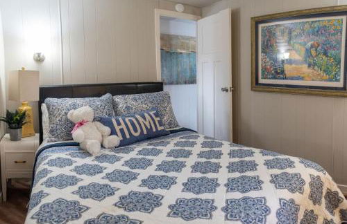 Cozy and Stylishly-Walk To The Beach - Sleeps 5 - Foto 19