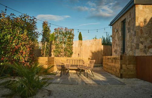 Cromer Luxury Palm Springs Bungalow with Pool Room - Photo 15