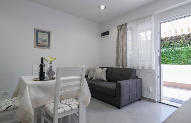 Drop In Split Suites - Photo 23