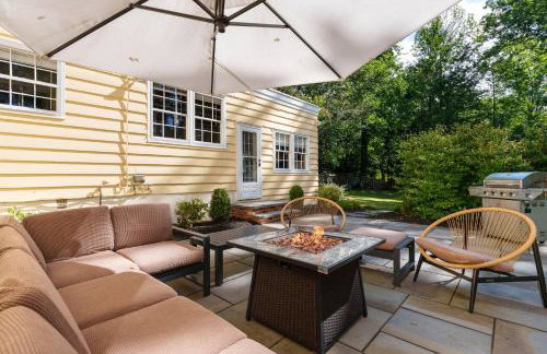 Exclusive Lux Home Near Town • Game Rm • Gym • 4BR - Photo 5