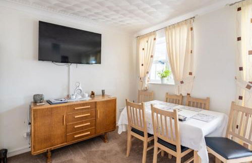 Spacious 3bed semi/Gamesroom/Drive/10mins to City - Foto 8