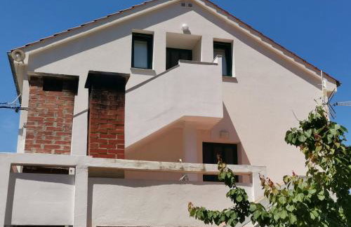 Apartment Appartement Porat in Ugljan mit Garten und Terrasse by Interhome - Photo 3