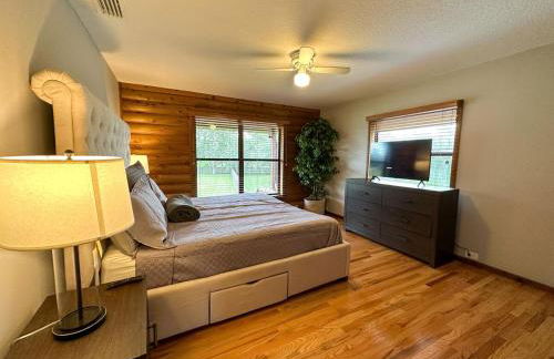 Enchanted Log Cabin Retreat Near Bradenton and St Pete - Photo 4