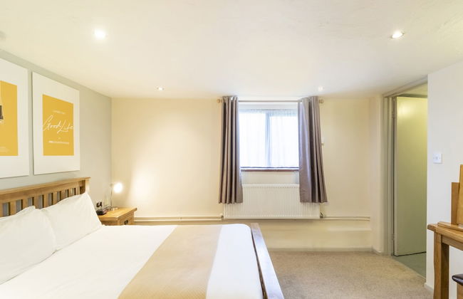 OYO Elm Farm Country House, Norwich Airport - Photo 3