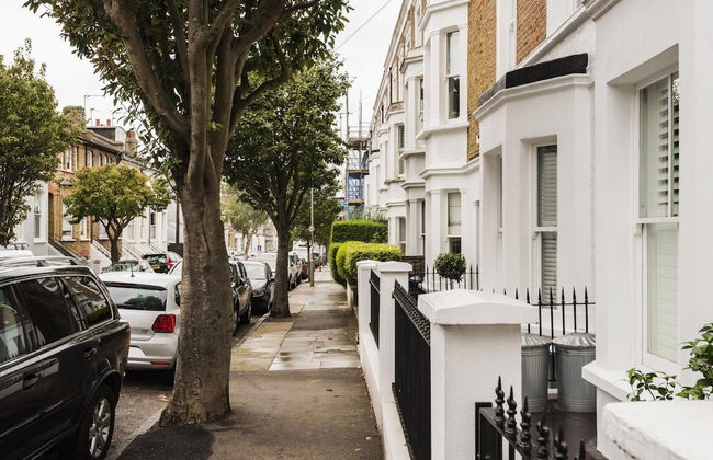 Chic Wandsworth Home With Patio - Photo 38