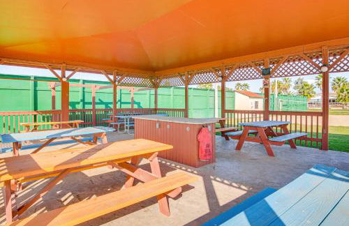 Furnished Deck Waterfront Port Isabel Cottage! - Foto 38