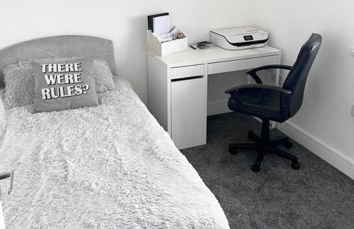 2 Bed apartment Sleeps 3 -Smart Tv -Private garden - Foto 7