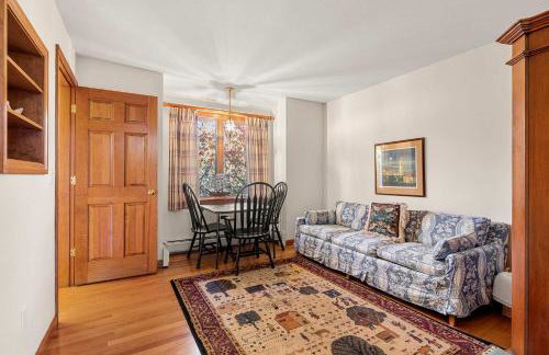 Spacious Home with Direct Pond Access! - Foto 19