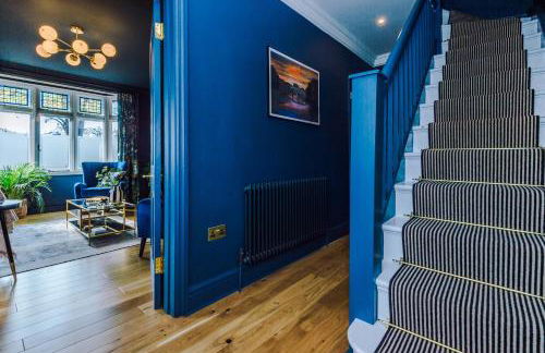 Unique 4 Bed Home in The Windsor Tapestries by Casa by Grace - Sleeps 7-9, Private Hot Tub Hire, Free Parking, Dog Friendly, Legoland, Windsor Castle - Foto 29