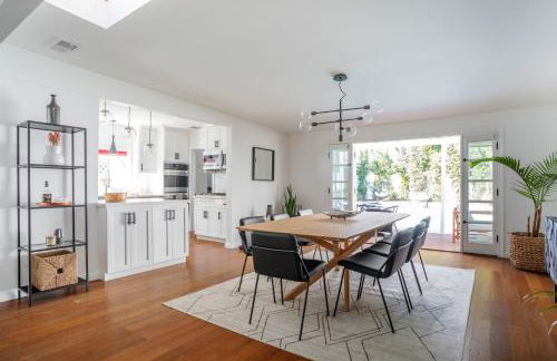 Enchanting Sherman Oaks Home With Pool permit #HSR two five zero zero 3222 - Foto 19