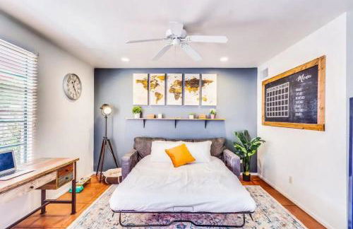 2BR Hideaway with Patio Springtime in Downtown - Foto 16