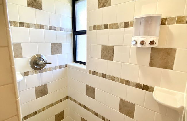 Garage Studio near OUSHC Hospital - Photo 36