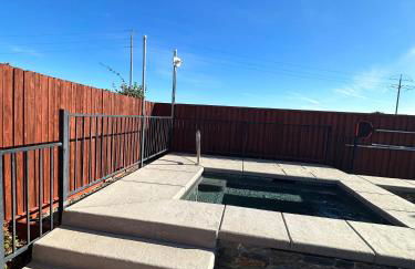 Amazing Lincoln Home with Pool and Hot Tub - Foto 6