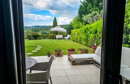 Angelo’s Elegant Summer House - Photo 1