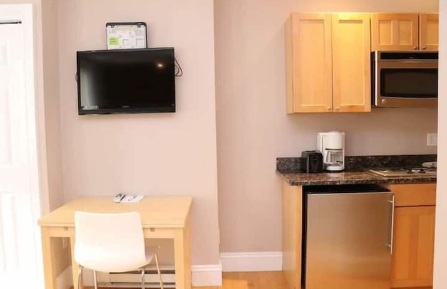 Maverick Suites at 402 Columbus Ave - Foto 36