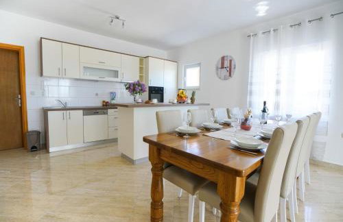 Holiday Home in Prkos With Private Pool - Foto 6