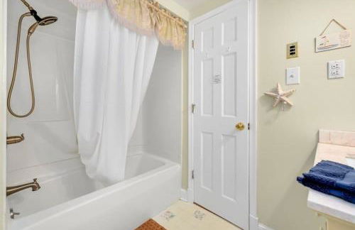 Cozy cottage w creekside fire pit & patio - Foto 24