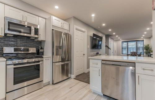 University City Executive Modern 3BR 2BA Within 5 min to Drexel, University of Pennsylvania, & Children's Hospital of Pennsylvania - Photo 8