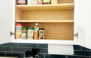 Cozy 2BR in Newark for Families, Work & Long Stays - Photo 3