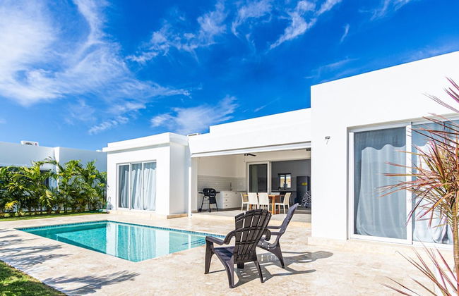 Spacious Family Suite, Ocean Village! - Photo 23