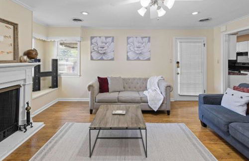 Modern Memphis Retreat - Sleeps 7 - Fireplace - Foto 13