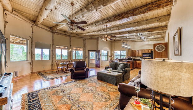 White Mountain Retreat by Ruidoso Vacation Rentals - Foto 4, Servicios del alojamiento