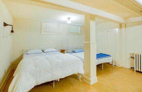 Charming MPLS Home with Patio - Walk to Uptown! - Foto 31