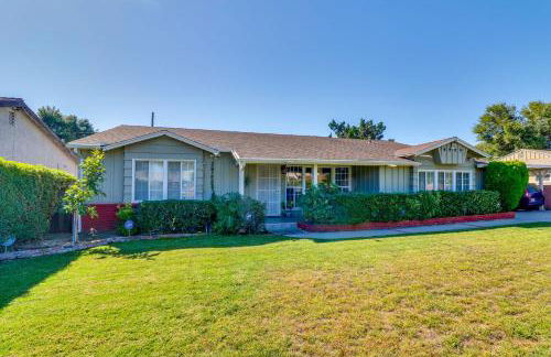 North Hills Home with Outdoor Entertaining Space - Foto 30