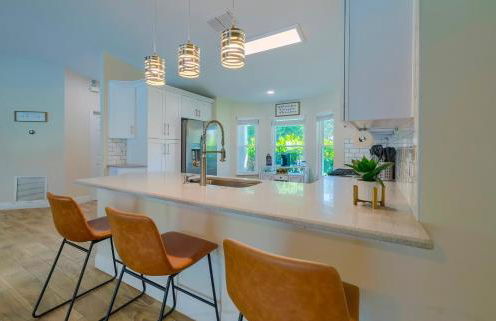 New Resort Style Oasis ~ LED Pool & Game Room - Foto 24