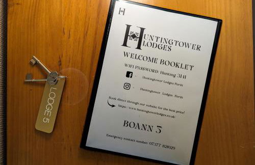 Boann 5 - Hot Tub-Hunting Tower Lodges-Luxury-Families-Romantic - Photo 16