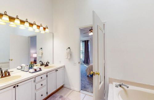 Families with Pets! Home Near Orlando Theme Parks - Photo 22