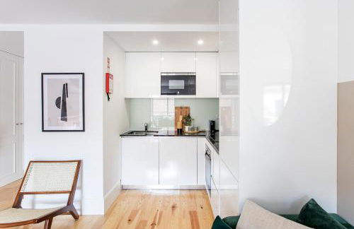 Bright 3BR Flat w/ AC in City Center by LovelyStay - Photo 24