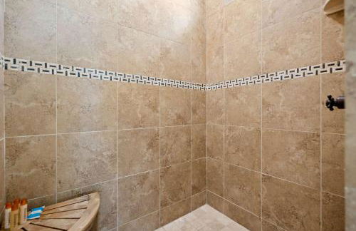 Screened-in Porch Walkable to Soco - Foto 51