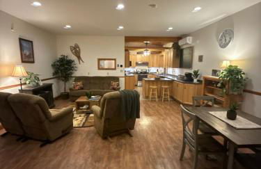 Prime Northern Maine Snowmobiling Retreat with Full Kitchen & Winter Trails Access - Foto 2